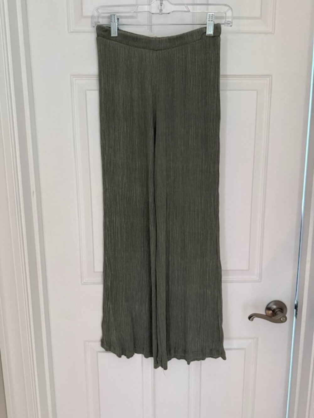 Olive green womens casual pull on crop pants